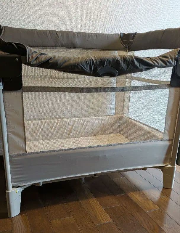 Apricaベビーベッド【ベビーサークル】収納袋付き