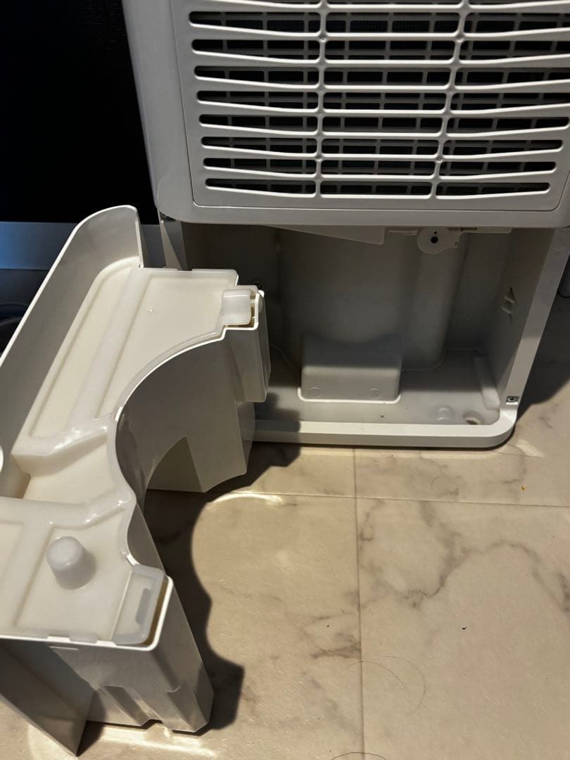 コンプレッサー式除湿機 11.4L/日 24畳対応