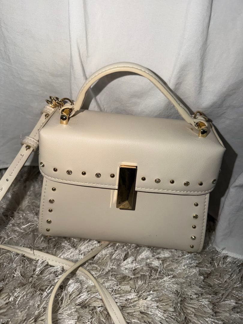 CELFORD リュタン ビジュースタッズポシェット アイボリー