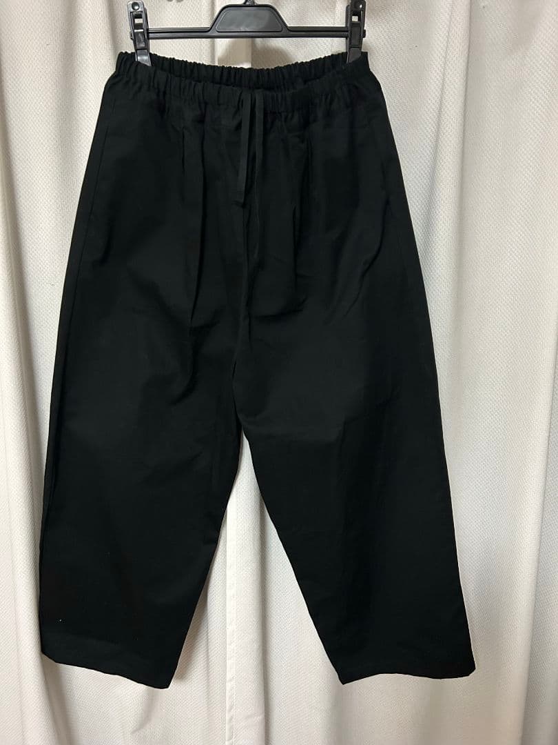 （g）グラム黒 ウエストゴム テーパードチノパン