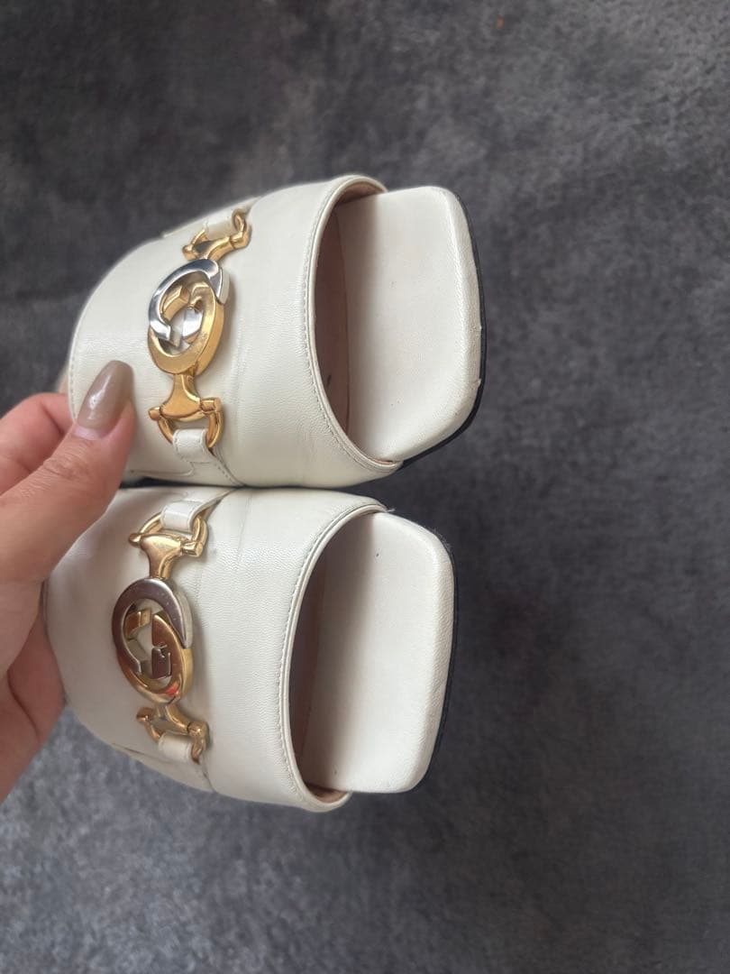 GUCCI ホワイトレザー スライドミュール