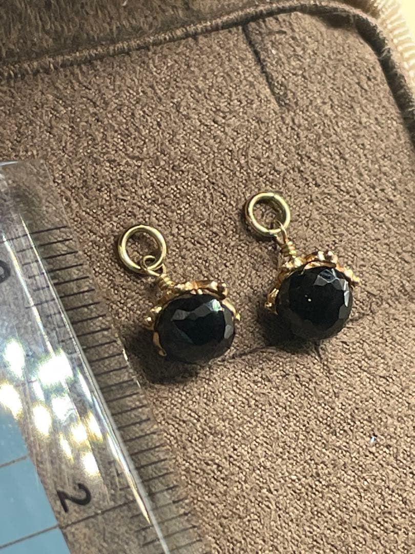 【希少品】agete K10 オニキス 透かし ピアス チャーム