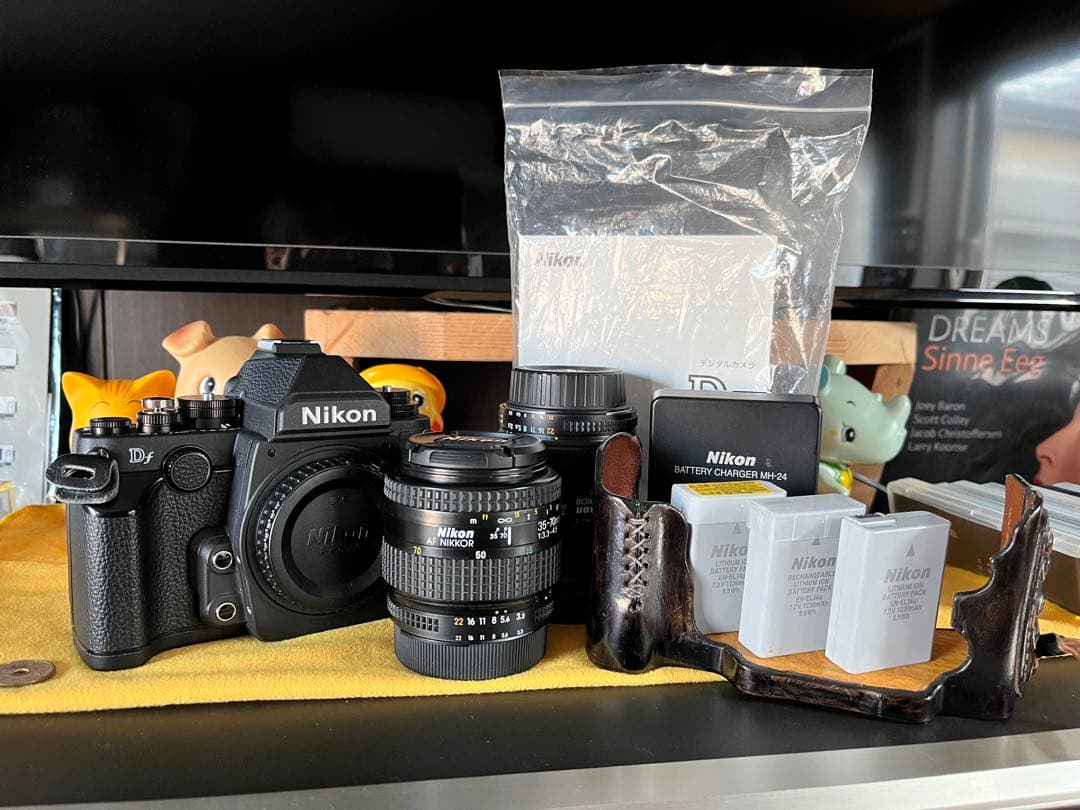 Nikon Df デジタル一眼レフカメラ　ショット数4300回前後バッテリー3
