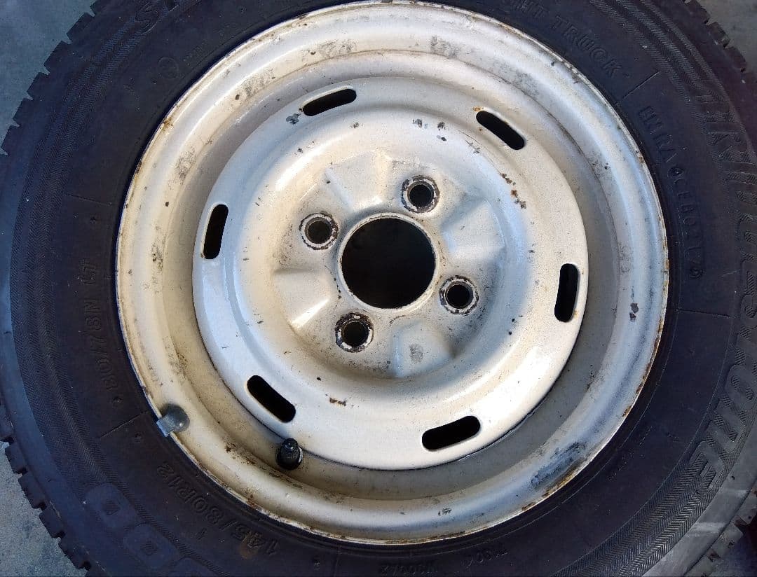 送料無料★軽トラ軽バン★１２インチホイールスタッドレスタイヤ