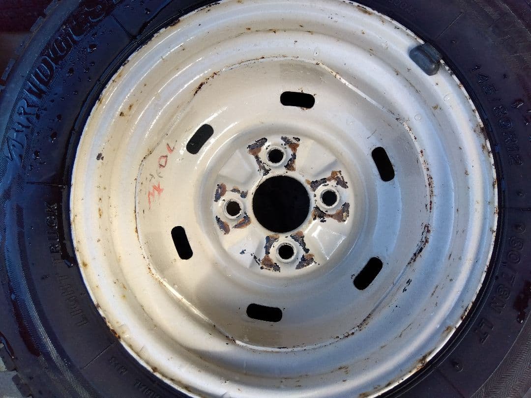 送料無料★軽トラ軽バン★１２インチホイールスタッドレスタイヤ