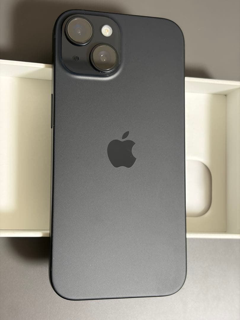 美品 フィルム付き iPhone 15 ブラック 256GB SIMフリー