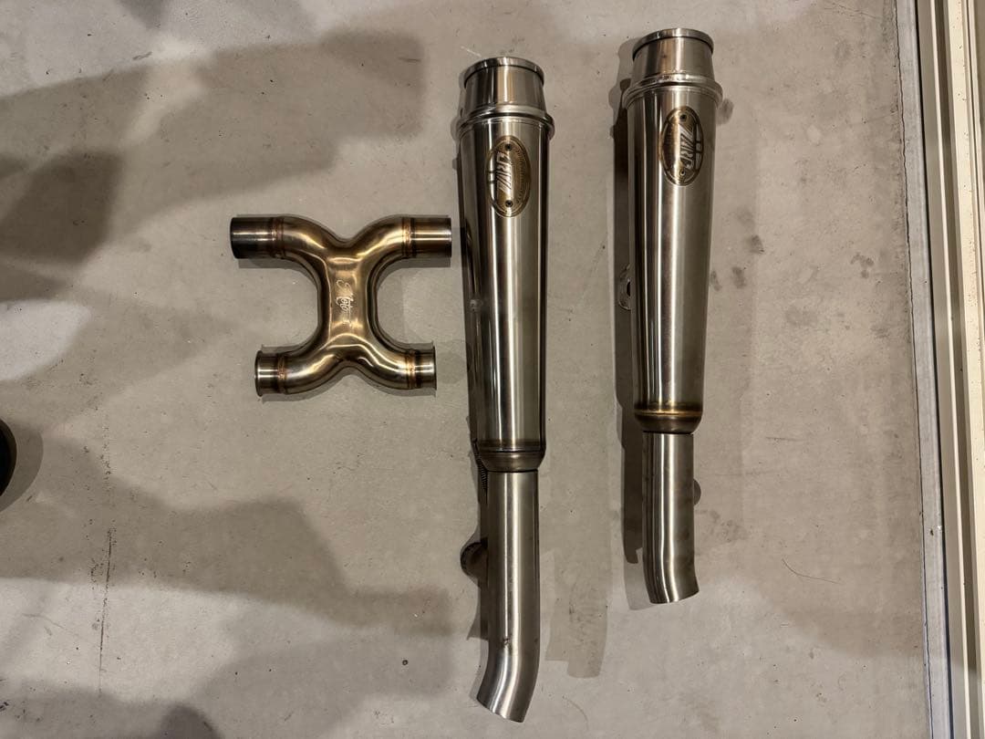 トライアンフ　マフラー　　ZARD