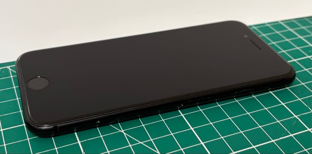 iPhone SE（第2世代） 64GB ブラック（SIMフリー）