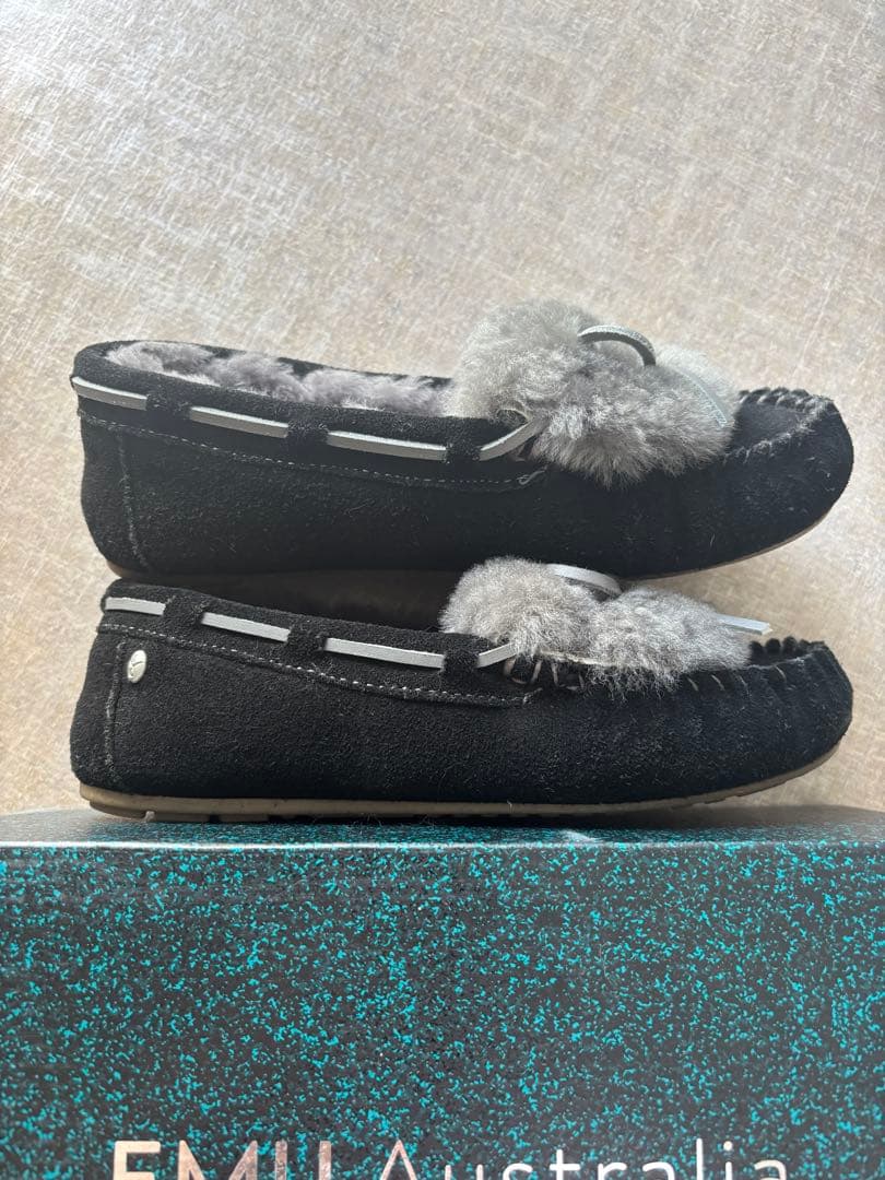 W7サイズ／EMU Amity Cuff モカシン　ブラック