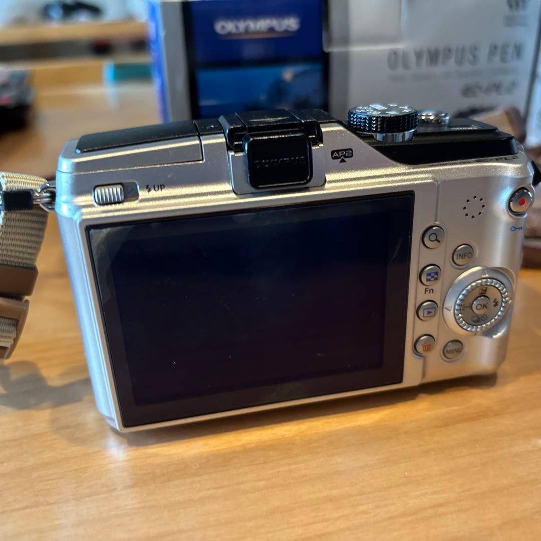 Olympus PEN E-PL2本体、標準14-42mm＋17mmパンケーキ