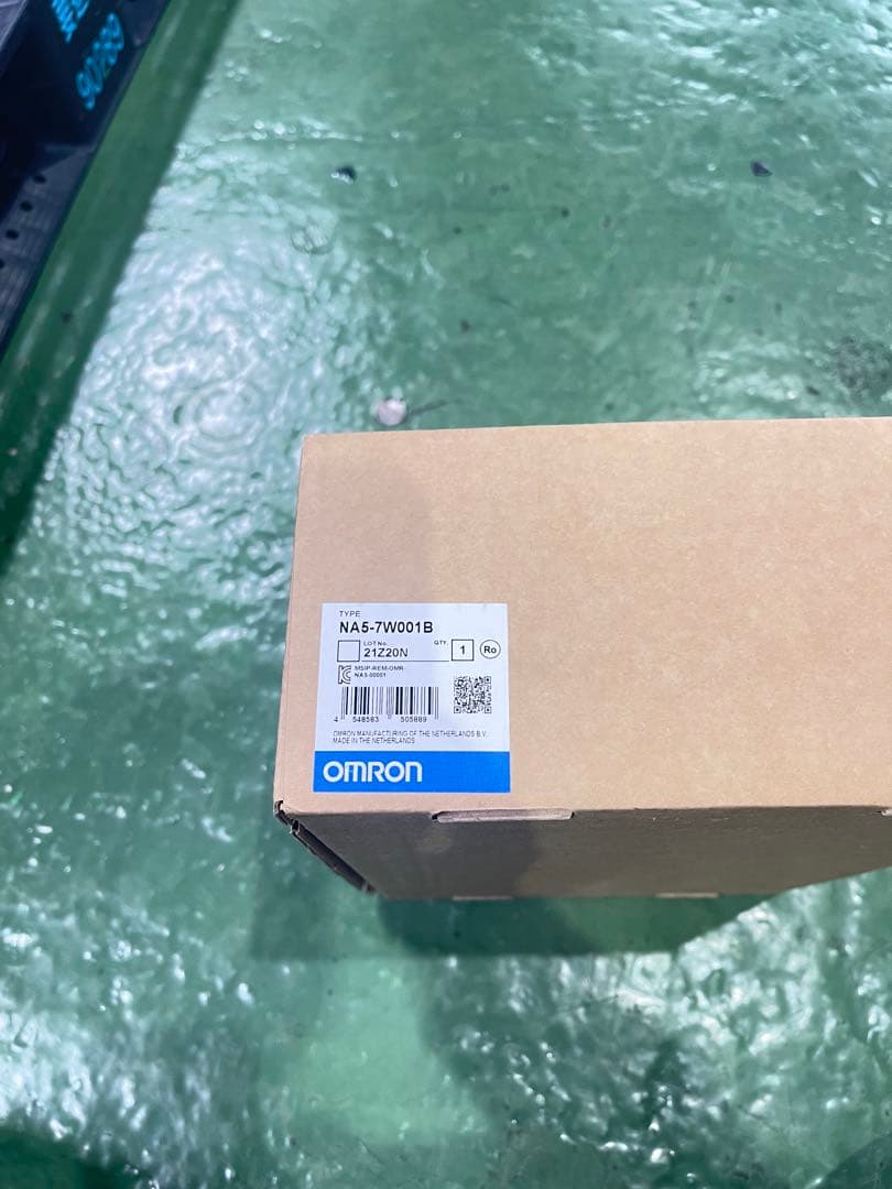 オムロン　NA5-7W001B