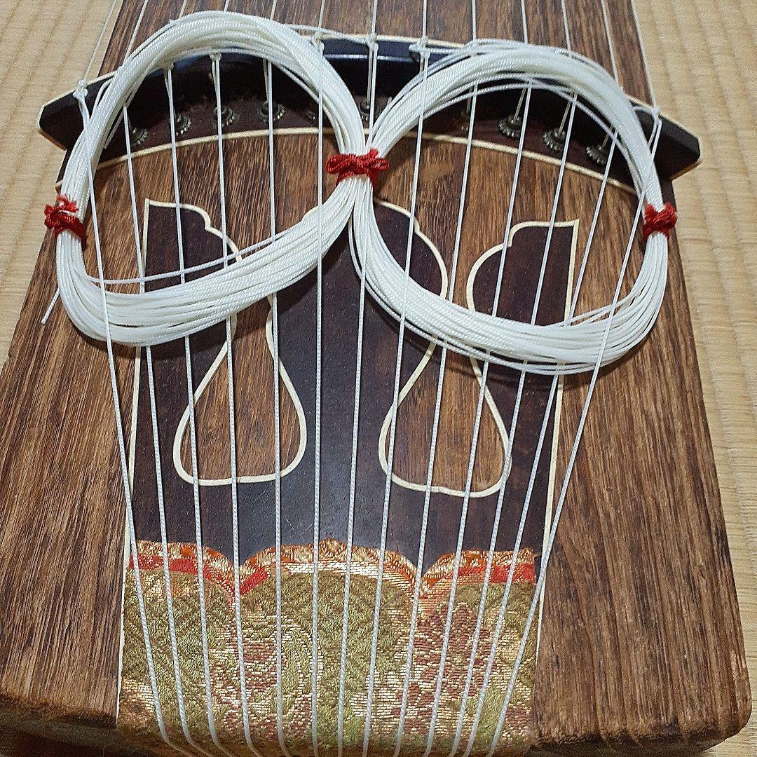 伝統的な木製琴 すだれ彫りナイロン弦付き 専用袋付き送料無料