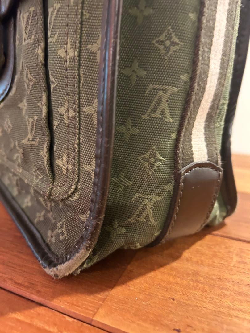 にかく！！Louis Vuitton ビジネスバッグ オリーブグリーン