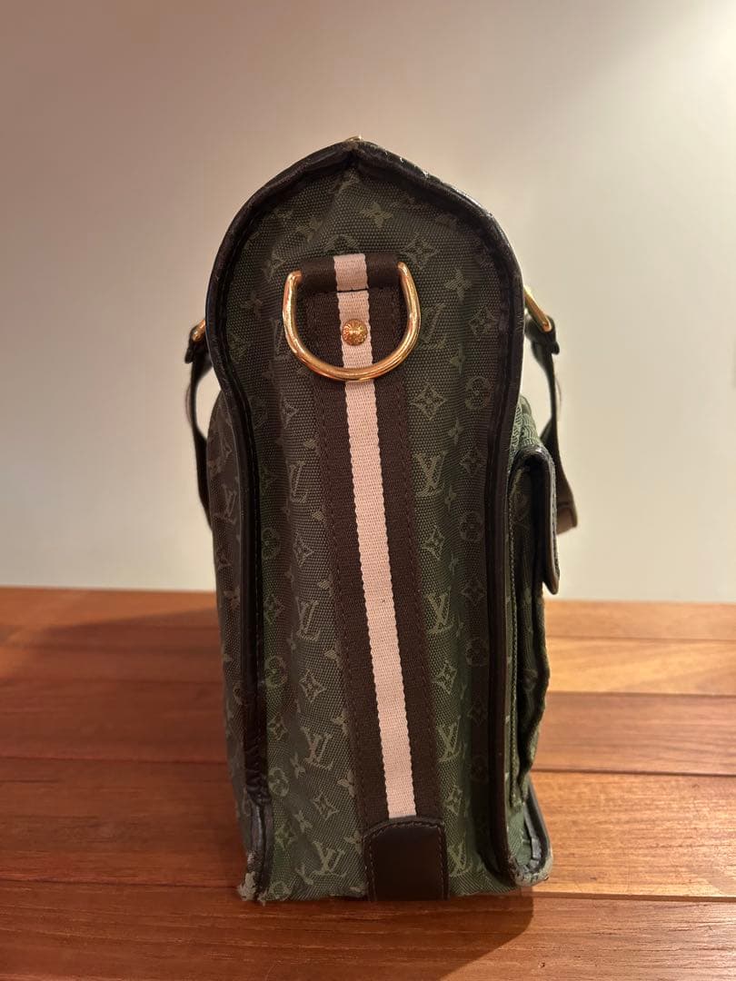 にかく！！Louis Vuitton ビジネスバッグ オリーブグリーン