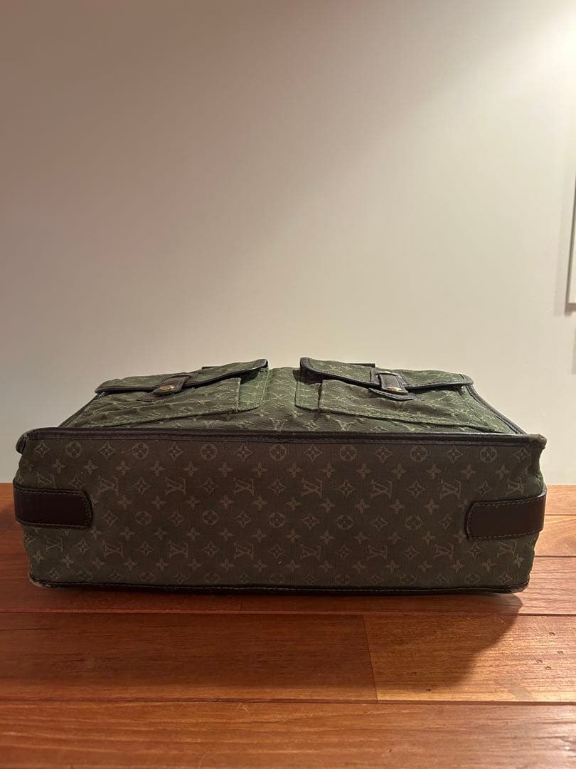 にかく！！Louis Vuitton ビジネスバッグ オリーブグリーン