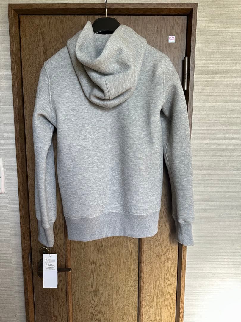 sacaiグレー フード付き スウェットパーカー