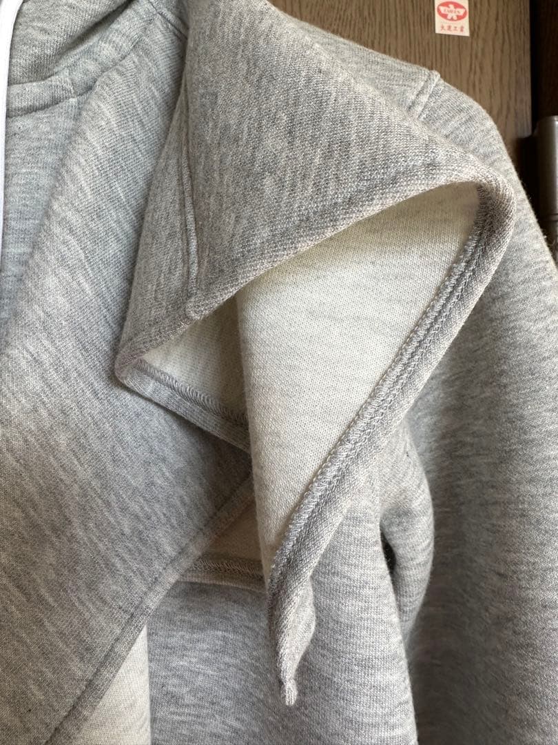 sacaiグレー フード付き スウェットパーカー