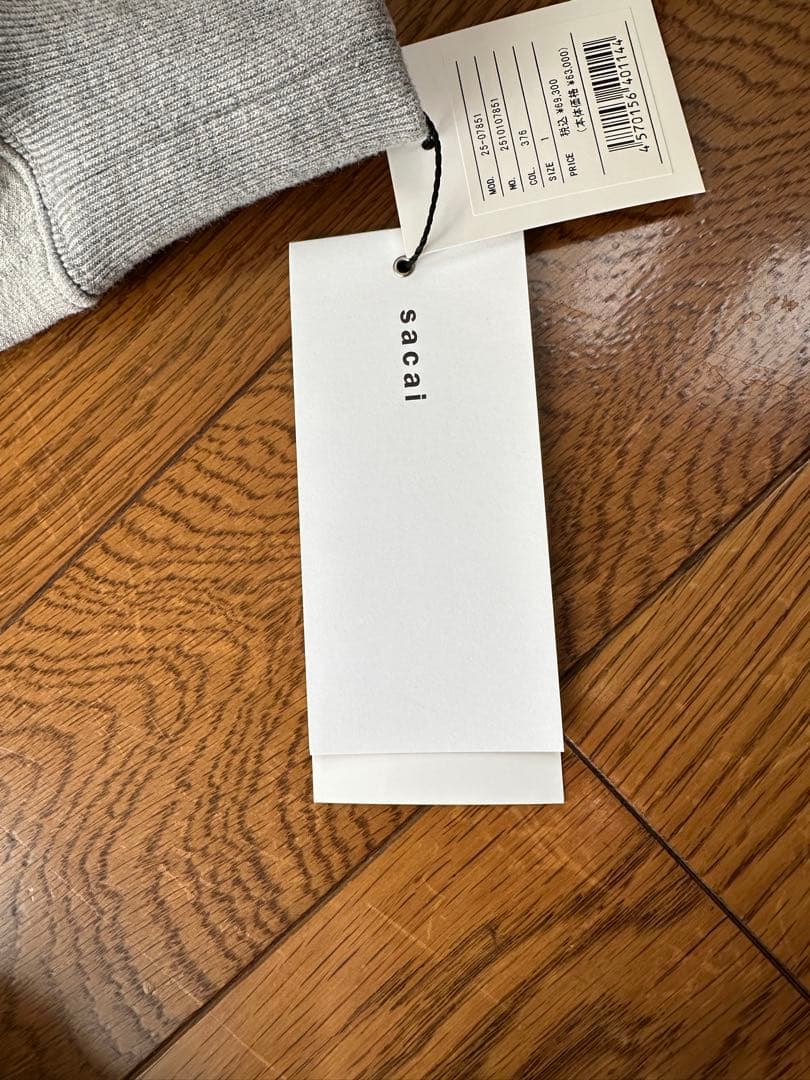 sacaiグレー フード付き スウェットパーカー