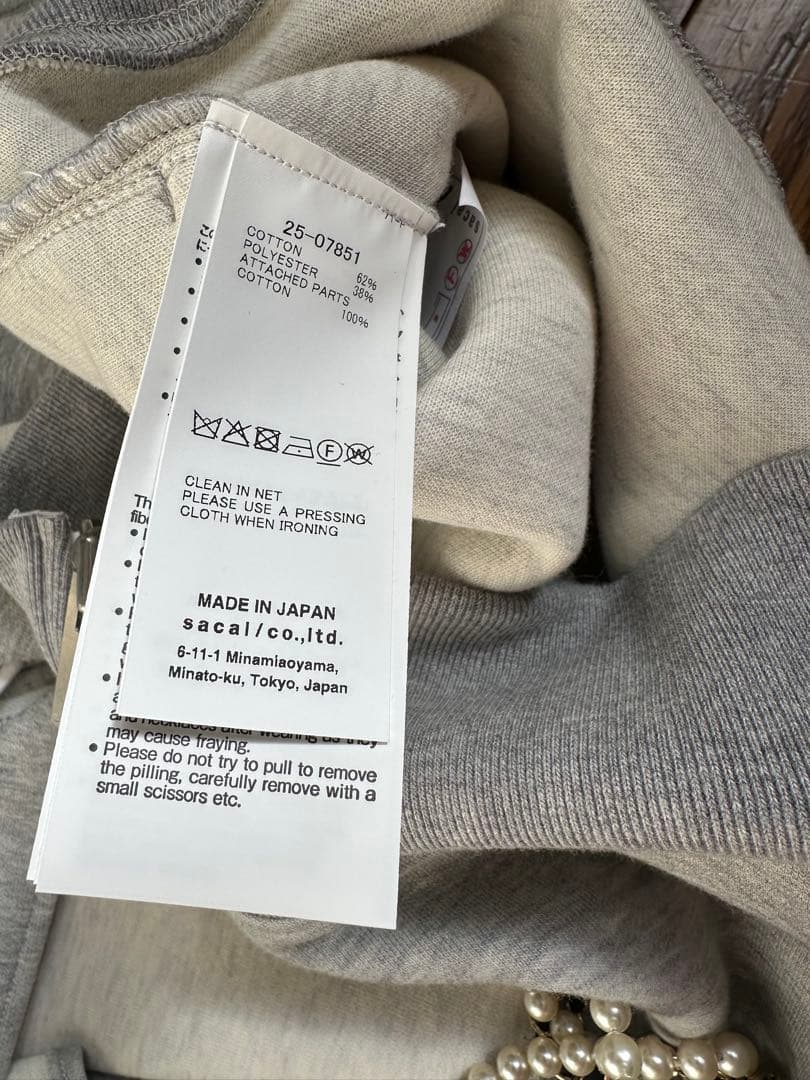 sacaiグレー フード付き スウェットパーカー