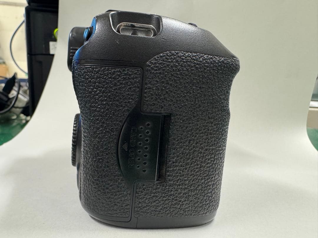 Canon EOS 7D Mark II + EF 40mmレンズ