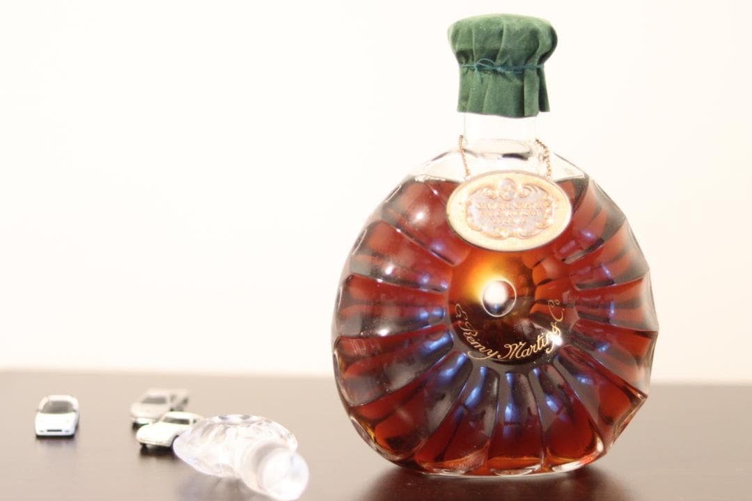 １９８４年　Rémy Martin コニャック 750ml ギフトボックス付き