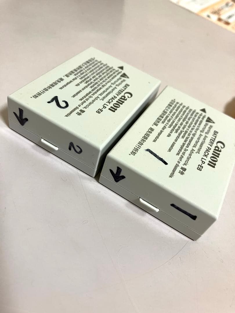 Canon EOS kiss X4 用純正バッテリーとジャンク扱いの本体とレンズ