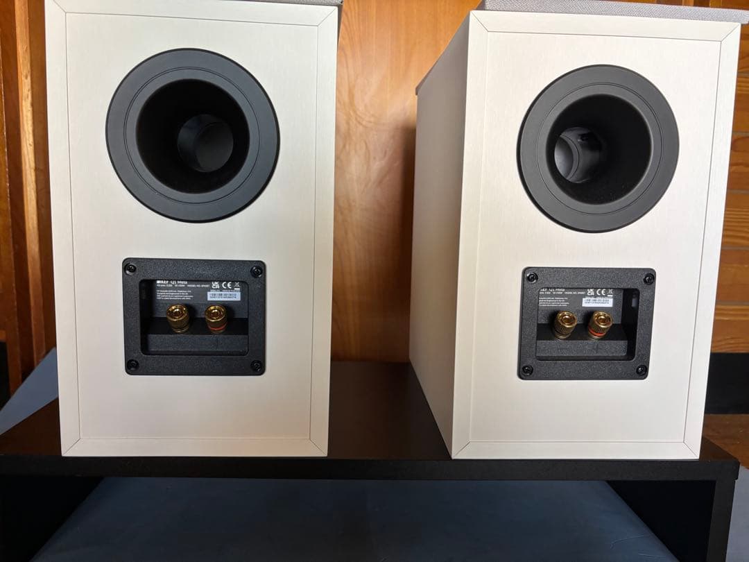 KEF Q1 （サテンホワイト）