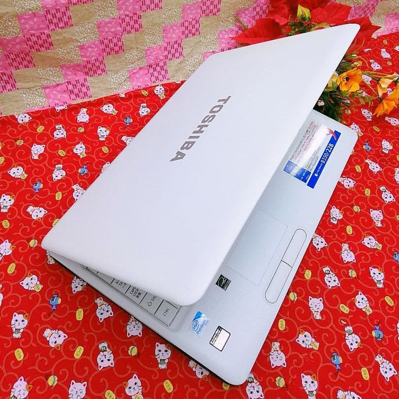 格安/極上品/美品/東芝のホワイト色のノートパソコン/最新Win10/動画編集
