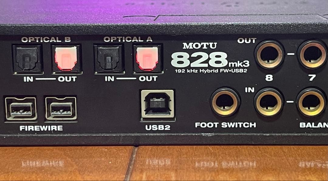 MOTU 828 Mk3 Hybrid オーディオインターフェイス