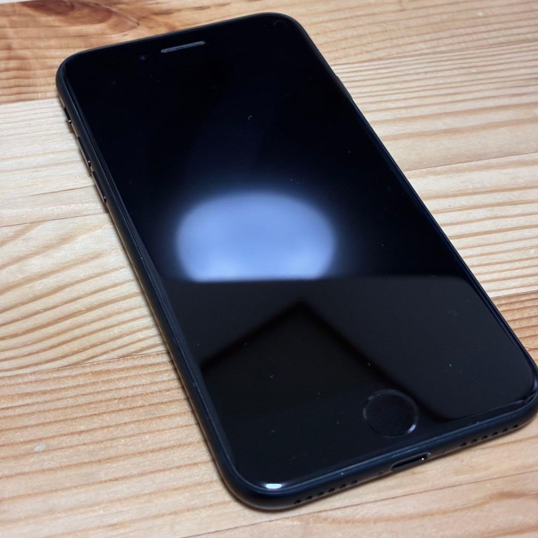 k*a様 バッテリー新品　iPhoneSE第3世代64GB SIMフリー　美品