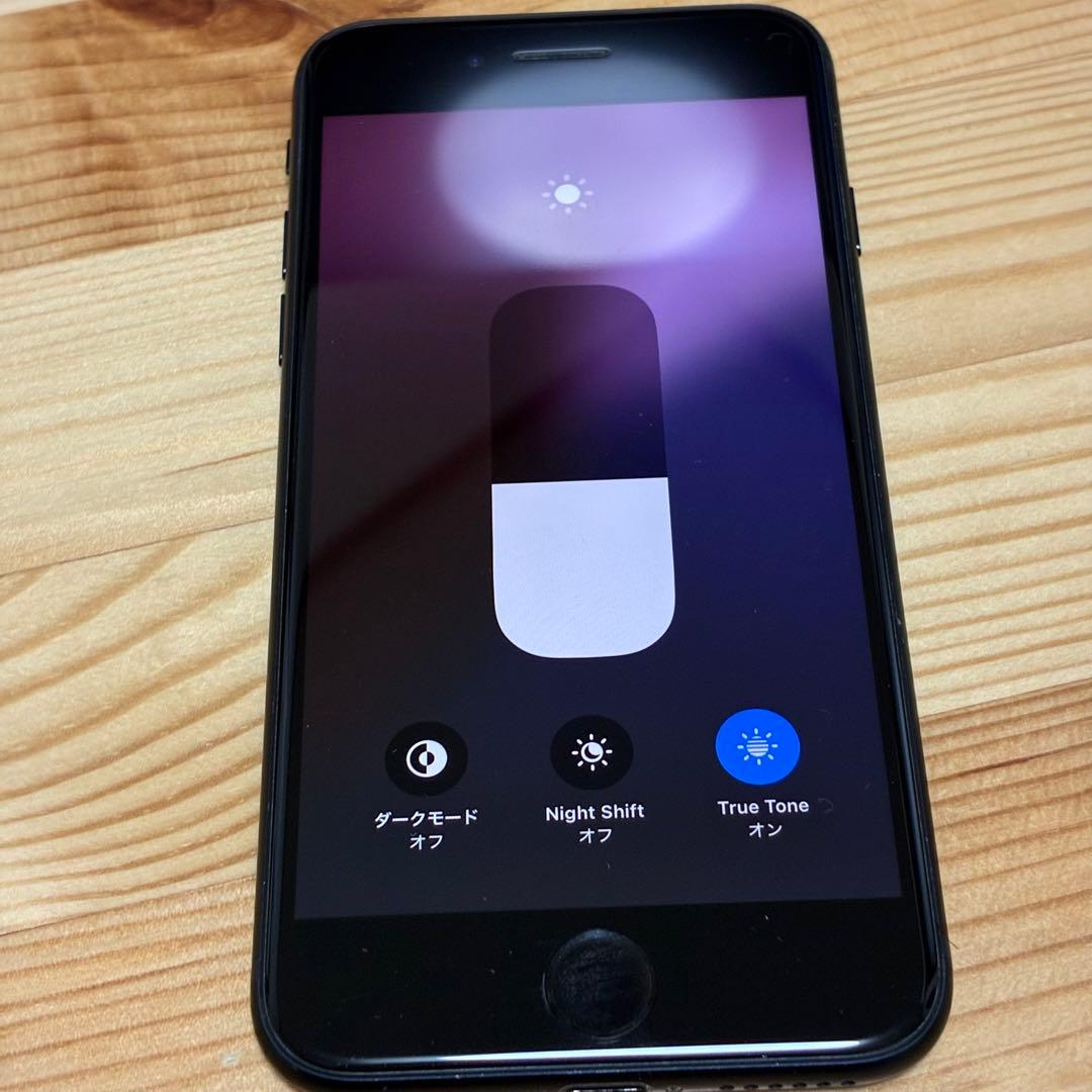 k*a様 バッテリー新品　iPhoneSE第3世代64GB SIMフリー　美品