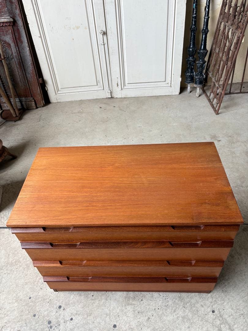 4段チェスト　ミッドセンチュリー　ヴィンテージ　サイドチェスト