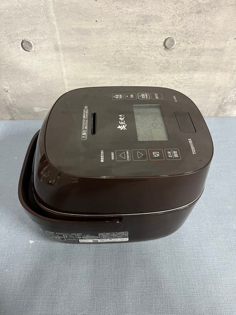 ☆東芝 真空圧力IHジャー 炊飯器 5.5合 炎匠炊き　RC-10E9VS