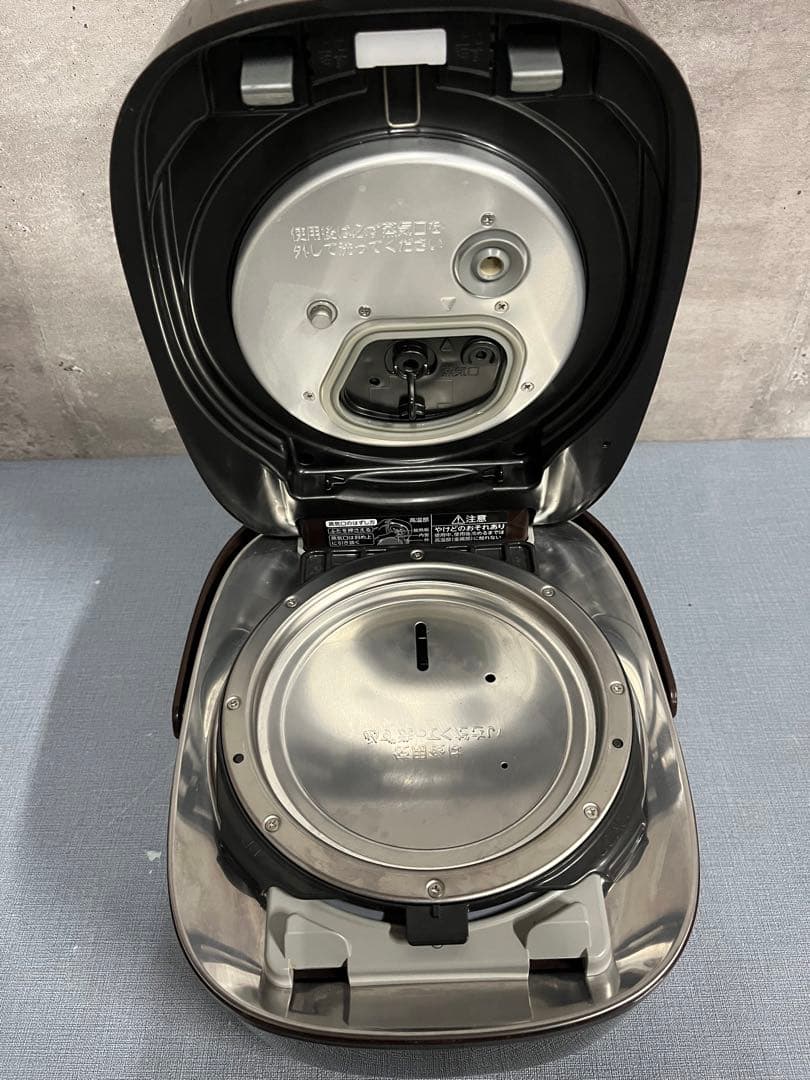 ☆東芝 真空圧力IHジャー 炊飯器 5.5合 炎匠炊き　RC-10E9VS