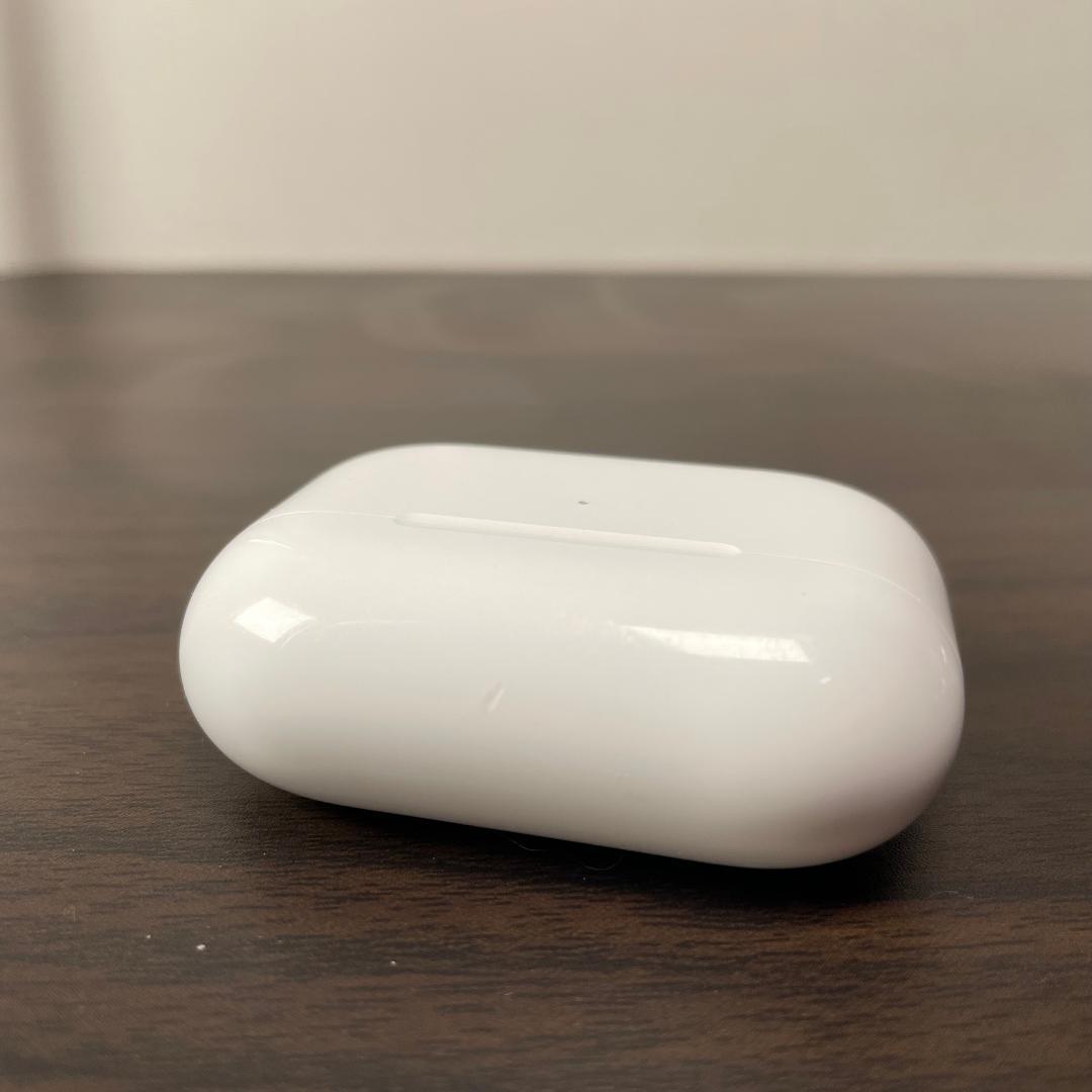 ②AirPods Pro 第2世代 A2698 Lightningタイプ