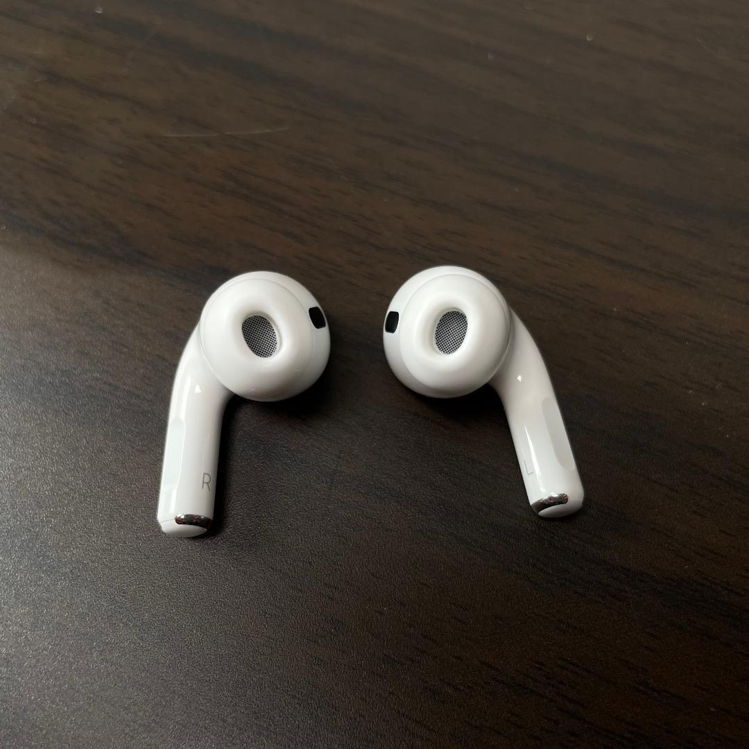 ②AirPods Pro 第2世代 A2698 Lightningタイプ