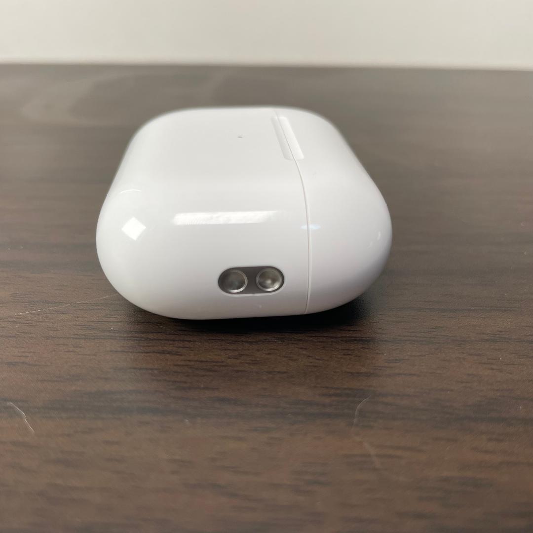 ②AirPods Pro 第2世代 A2698 Lightningタイプ