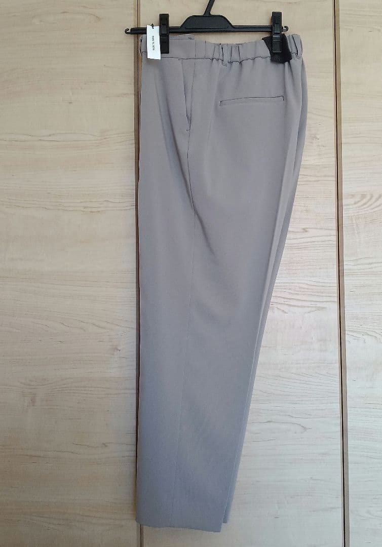 INDIVI　ストレッチテーラードジャケット、ストレッチタックテーパードパンツ