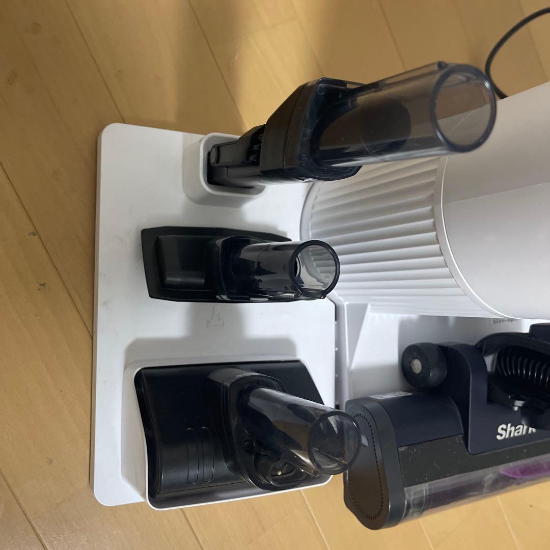SHARKシャーク　自動ゴミ収集ドック搭載 コードレスクリーナー　展示品