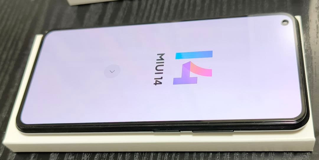 【美品】Xiaomi Mi 11 Lite 5G ACアダプターとカバー付き