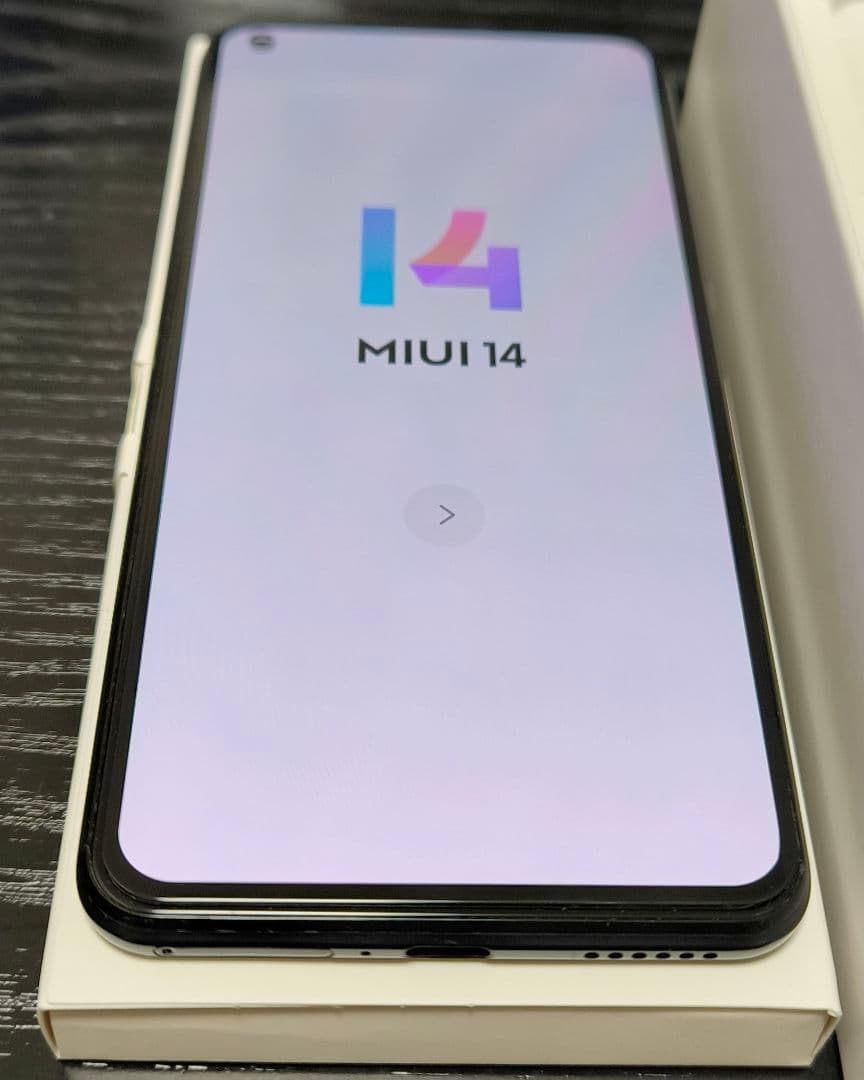 【美品】Xiaomi Mi 11 Lite 5G ACアダプターとカバー付き