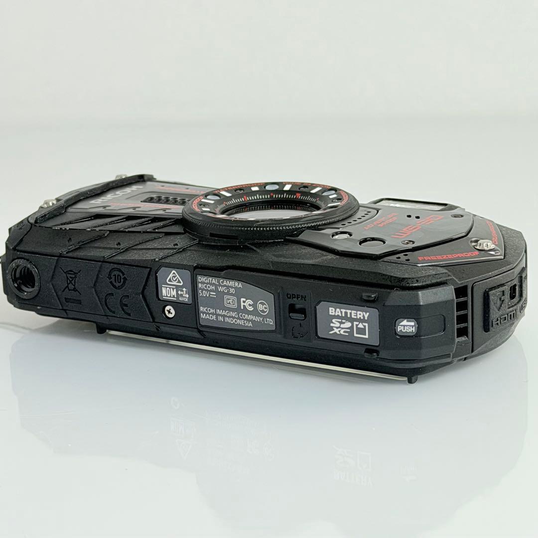 美品❀RICOH WG-30 デジカメ 本体 コンデジ デジタルカメラ 黒 防水