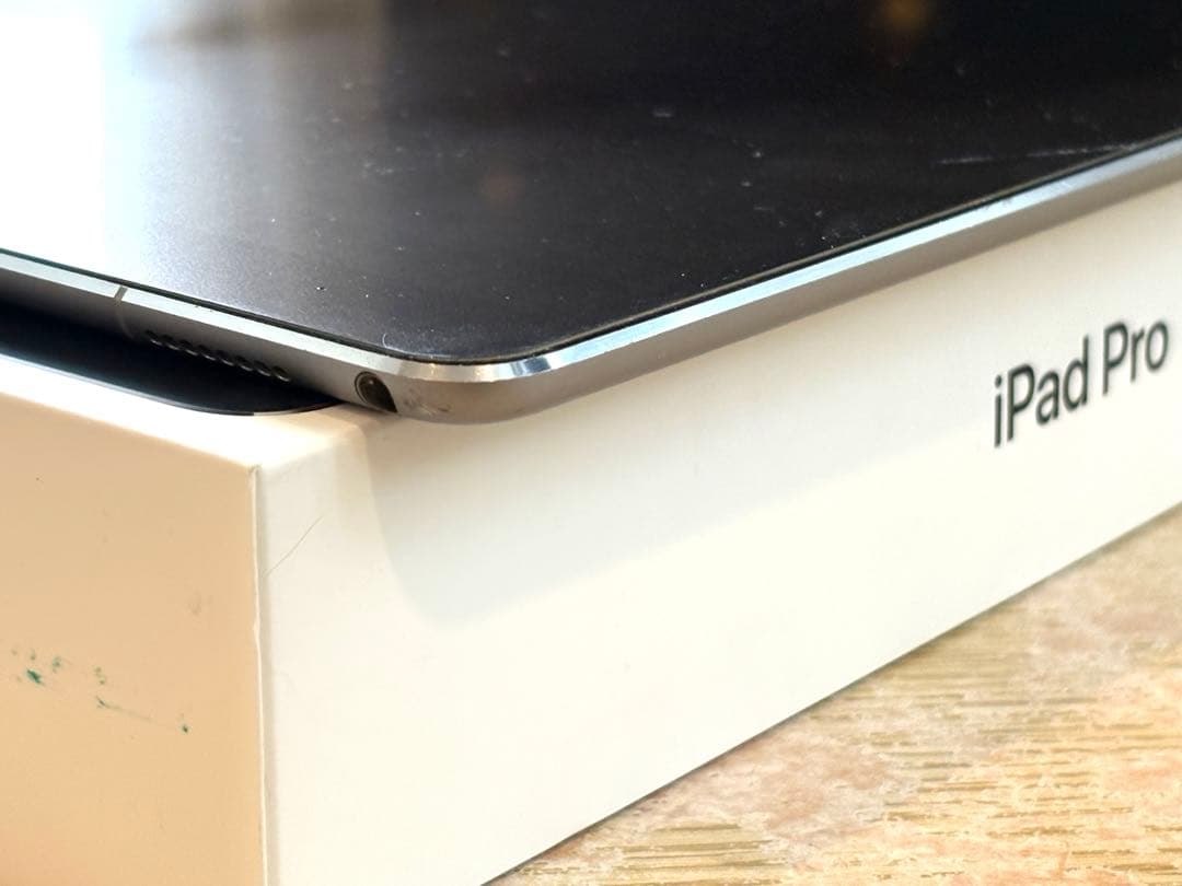 ア*ン様 ⭐️iPad 10.5インチ シルバー ペンシル&キーボード付き⭐️