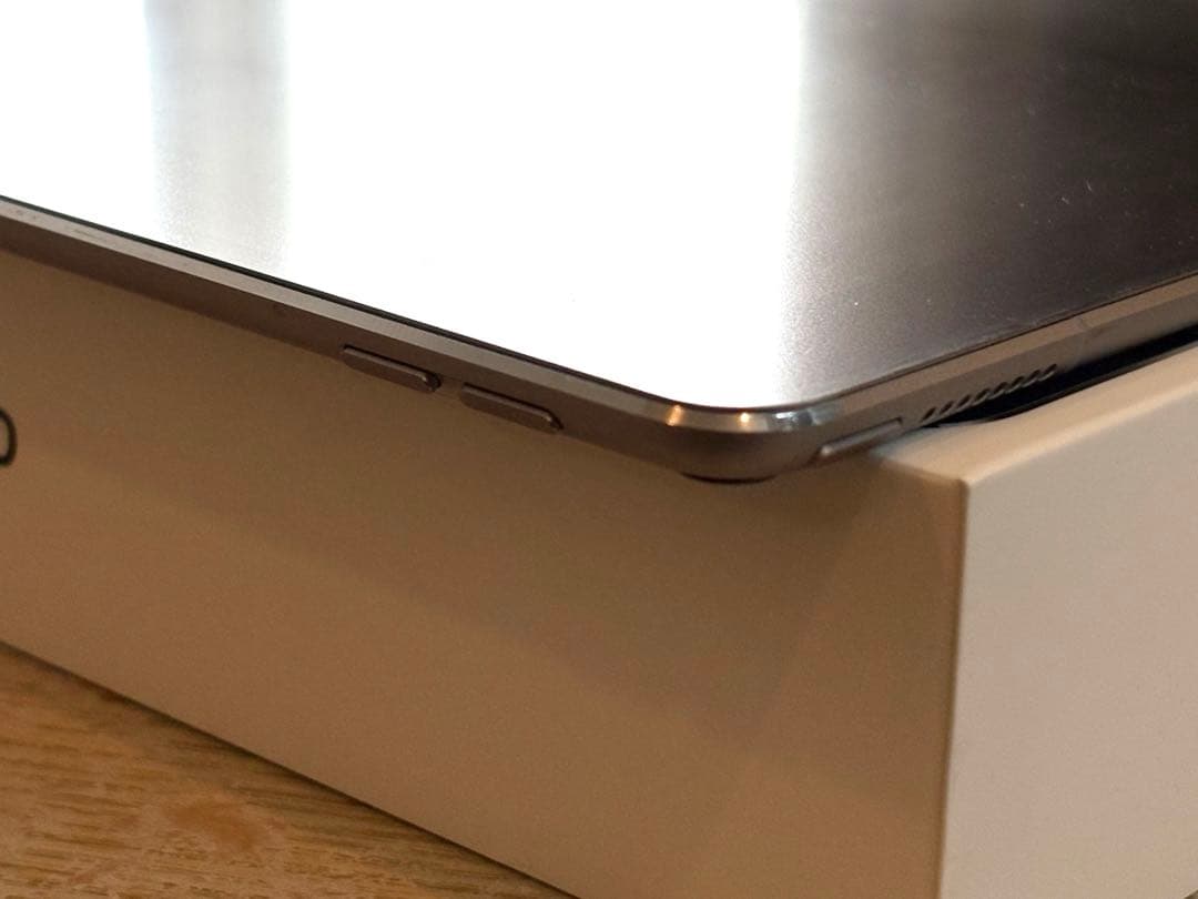 ア*ン様 ⭐️iPad 10.5インチ シルバー ペンシル&キーボード付き⭐️