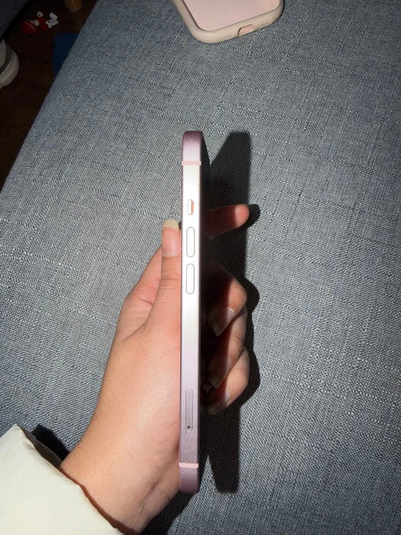 iPhone 15 ピンク 128GBです