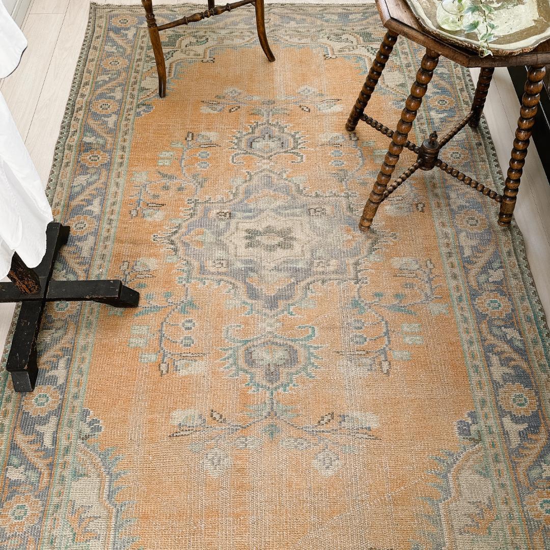 トルコ ヴィンテージラグ A115 大判 ペールオレンジ ターコイズ ブルー