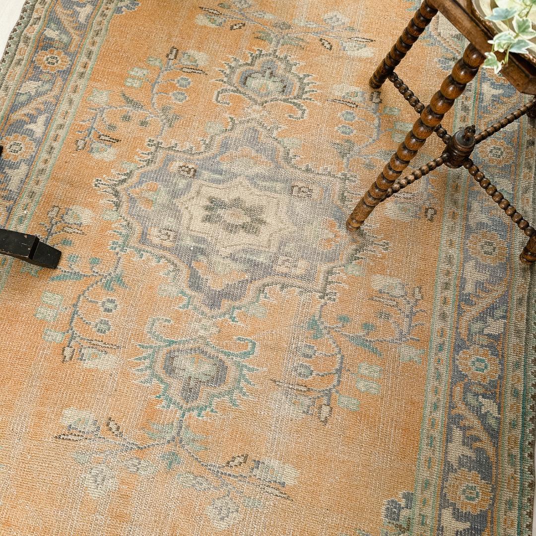 トルコ ヴィンテージラグ A115 大判 ペールオレンジ ターコイズ ブルー