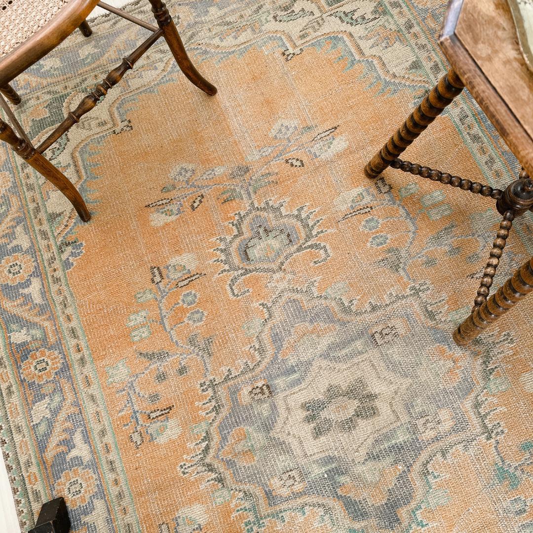 トルコ ヴィンテージラグ A115 大判 ペールオレンジ ターコイズ ブルー