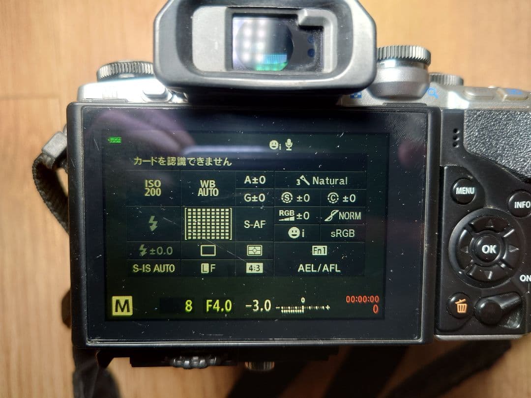 OLYMPUS OM-D E-M10 40-150mm F4.0-5.6R 付き