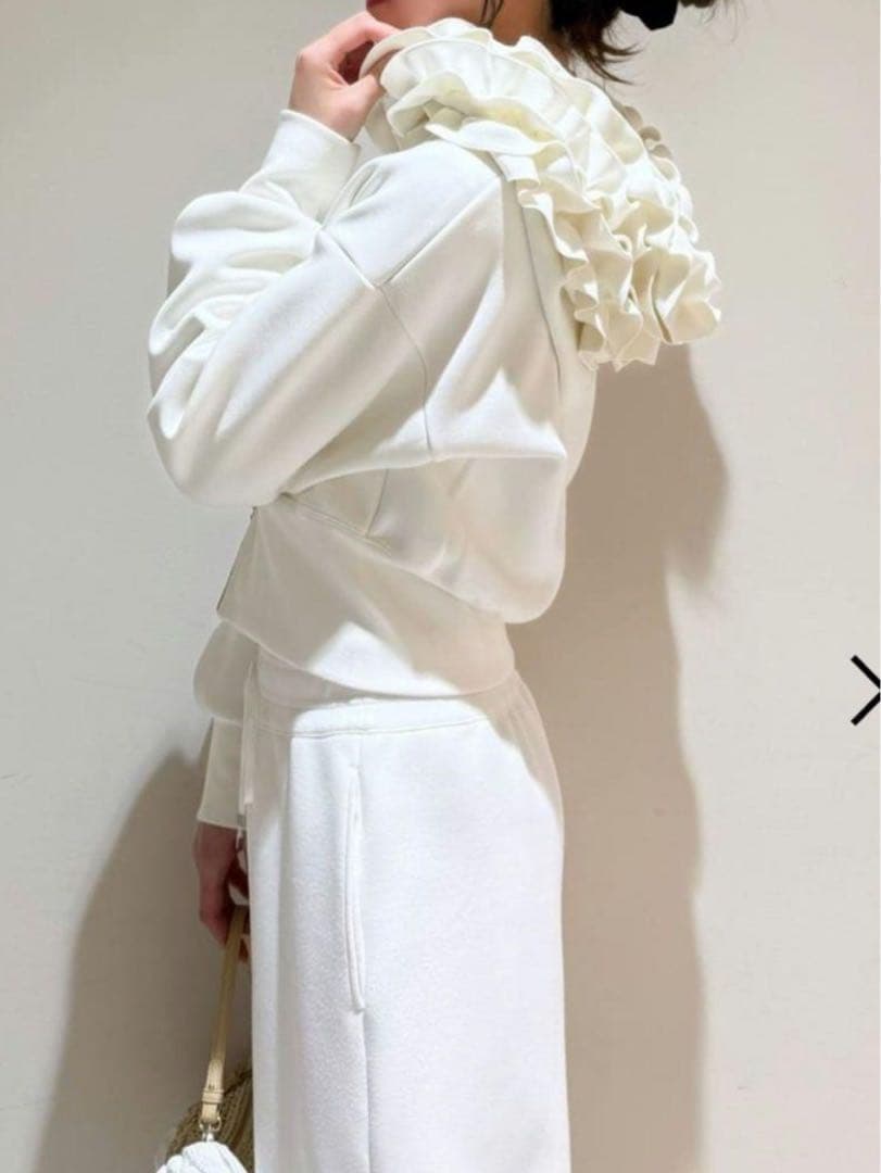 【新品未使用】SNIDEL♡フリルショートジップパーカー ホワイト